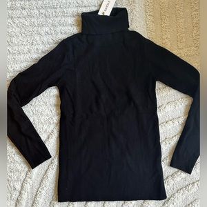 RIHOAS The Solid Turtleneck Ribbed Sweater